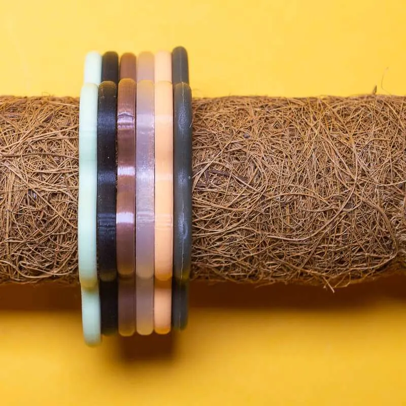 www.iamgreenpower.com.au brisbane gardening supplies in queensland australia. Ring clips made for coco coir totem, moss pole up to 6.5cm in width. Stretchable to hold plants on the pole. Made of PLA plastic material that is recyclable and biodegradable. Great for environment and mother earth. Comes in Khaki, Lime Green, Black , Clear white, Peach and brown colour.